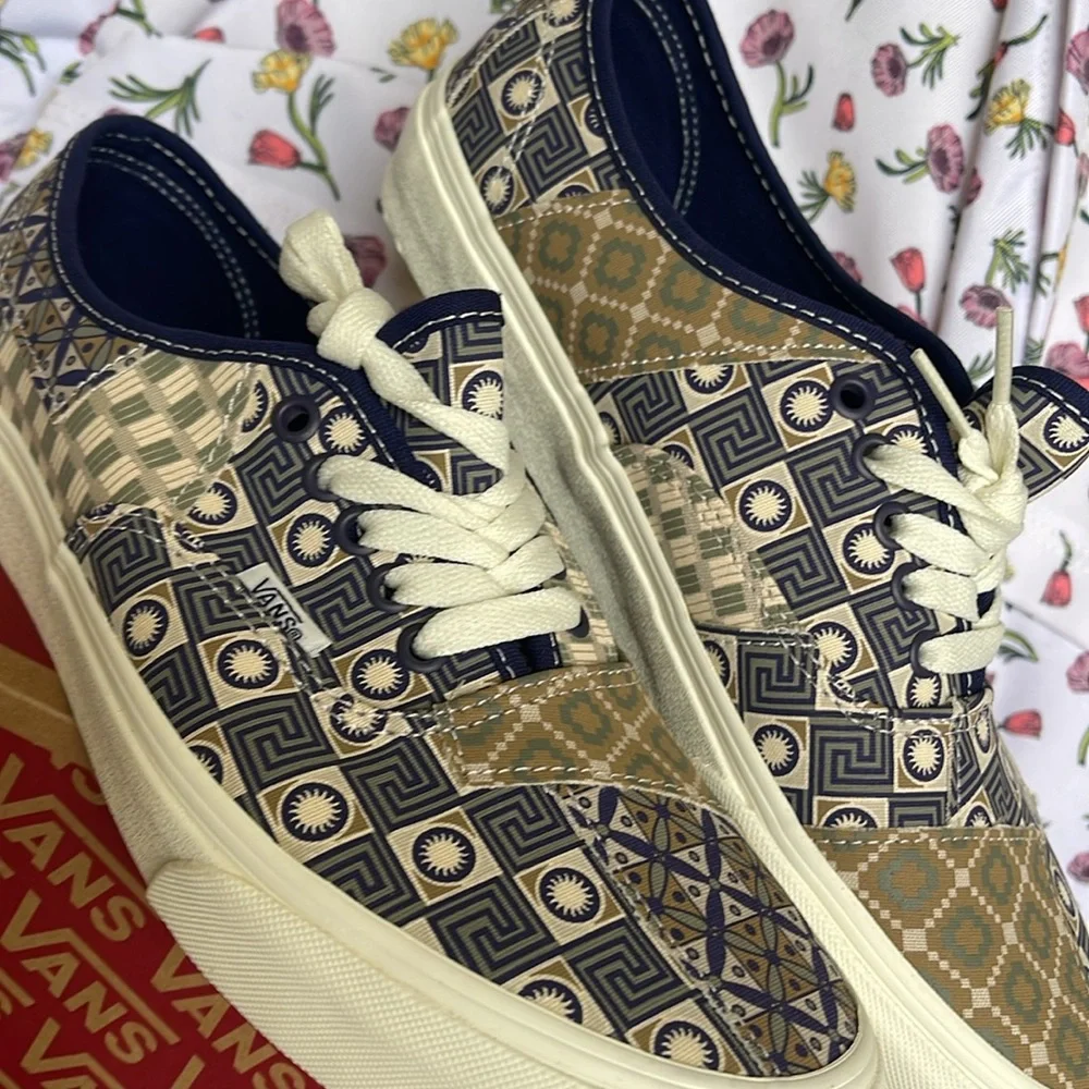 Vans Men’s Authentic Patchwork 
Geo Trek Navy
VN0A7Q4ONVY
Sneakers - Picture 8 of 16